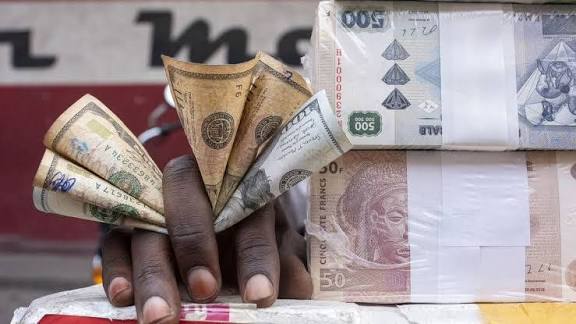 RDC – Économie : Le dollar en baisse face au franc congolais

