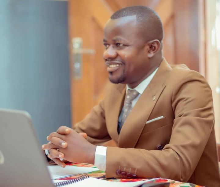 Joseph KIKUNI « Microprocesseur » : un modèle académique au service de la jeunesse congolaise
 
