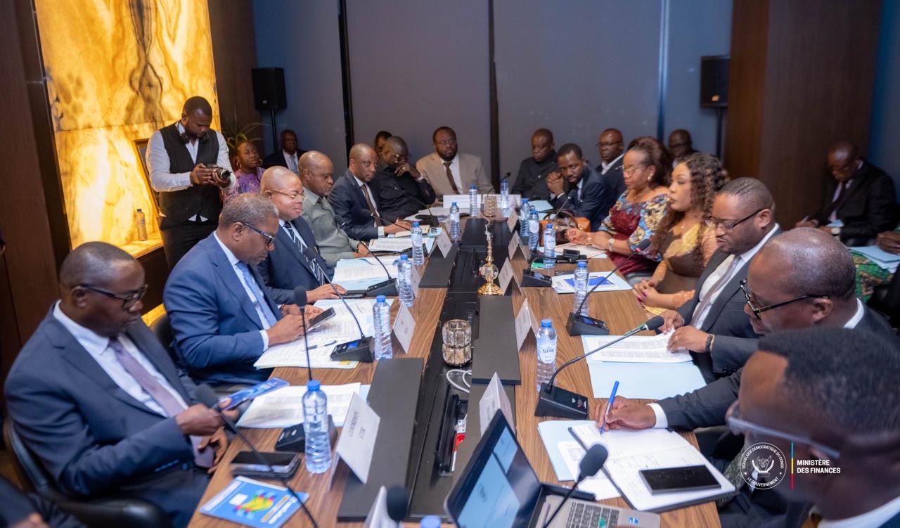 RDC – Finances : Doudou Fwamba salue la performance historique des régies financières en septembre 2025

