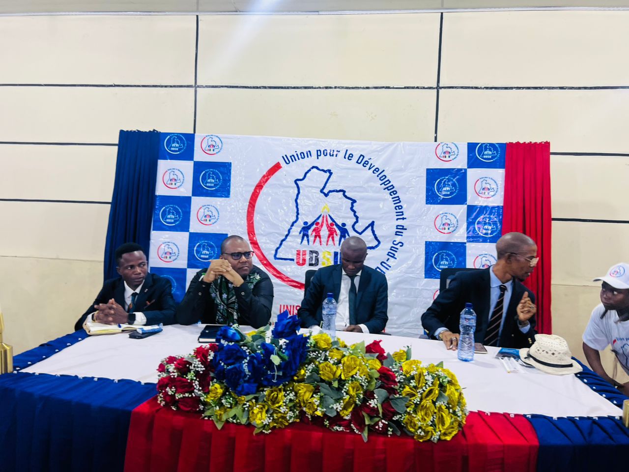 “Nous ne sommes plus dupes” : l’UDSU galvanise les jeunes du Sud-Ubangi lors d’une grande conférence à Kinshasa