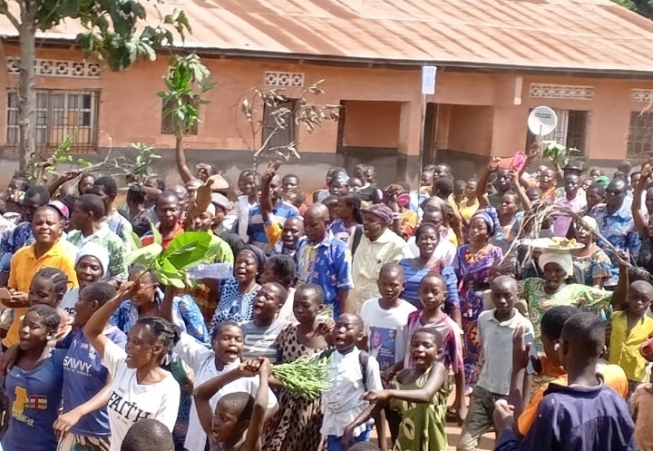 Nord-Ubangi : Trois mois sans salaire, les enseignants de Mobayi-Mbongo se révoltent