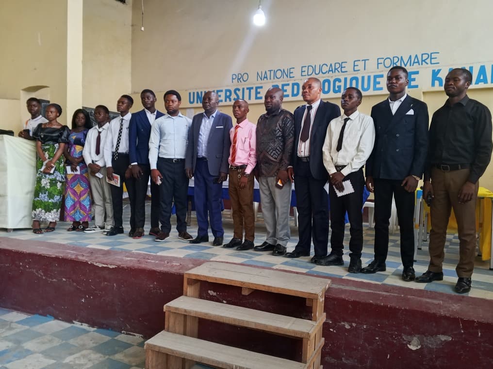 Kananga : un élu communal soutient les étudiants finalistes d’un concours de lecture à l’UPKAN