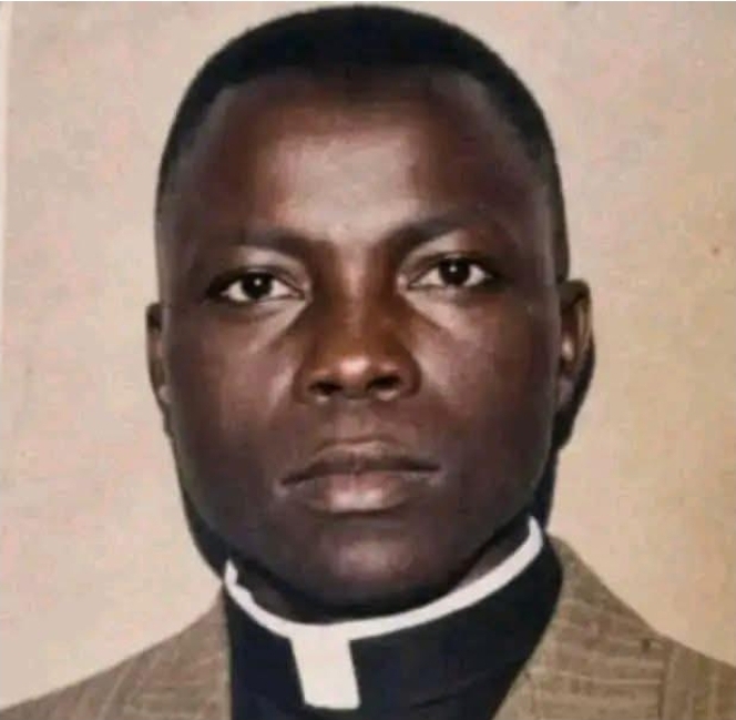 Mai-Ndombe : un prêtre retrouvé assassiné à Mpeshimi, les autorités lancent une enquête pour identifier les responsables