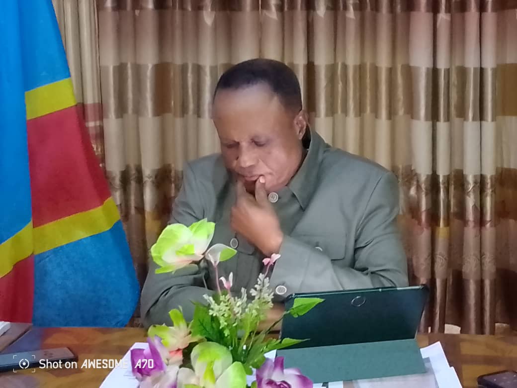 Sud-Ubangi : Le Gouverneur Miché Mobonga éclaire l'opinion sur le dossier des engins octroyés à sa province 


